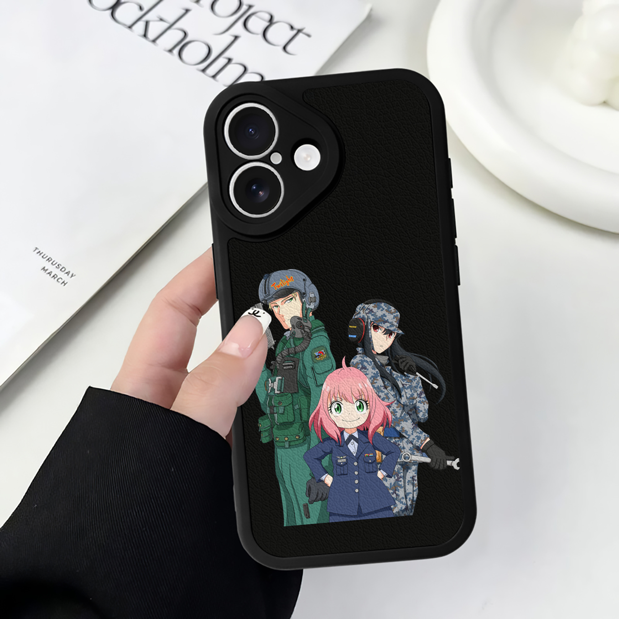 （画像用） SPY×FAMILY间谍家家酒 【iPhone 16シリーズ対応】シリコンスマホケース（レザー調） 材質：シリコン
